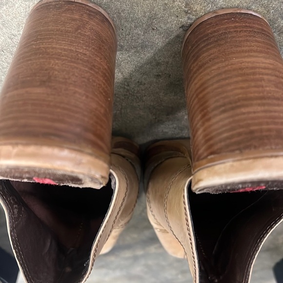 Candie's Women's Tan Leather Mules - Picture 6 of 9